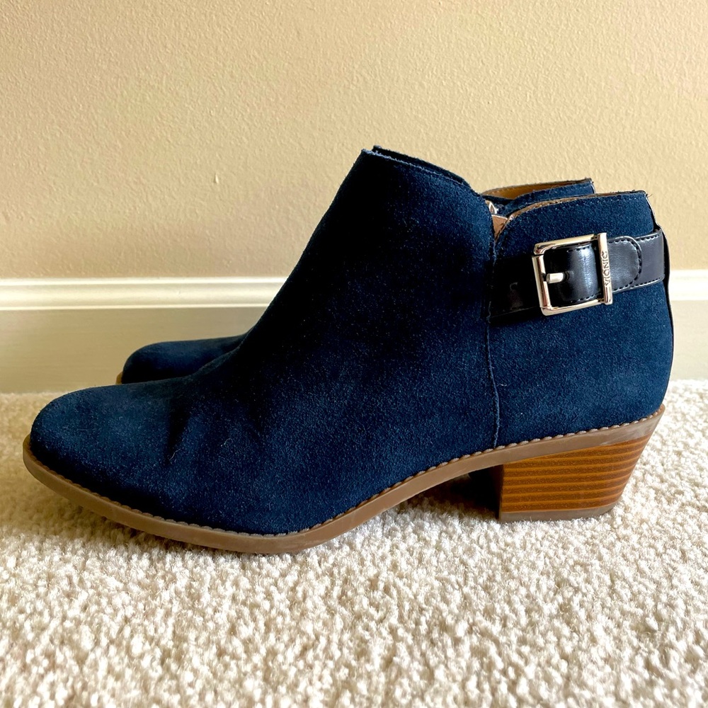 Vionic, size 8, navy suede boots
